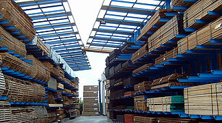 Cantilever racking system with roof