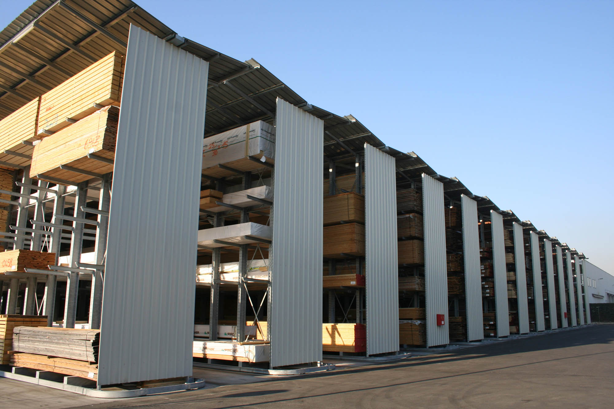 Cantilever racking system with roof and cladding wall